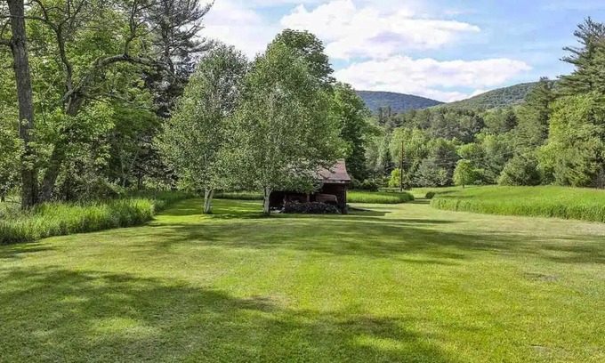 West Kill Cabin | Spacious Catskills Cabin w/Stream Near Hiking, Biking & Skiing