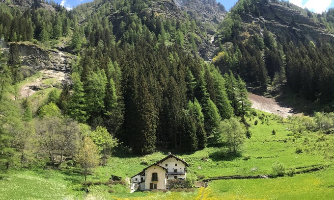 Gressoney-Saint-Jean Ski Chalet | Spacious chalet in peaceful environment, 300m from village center, near slopes