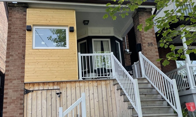 Earlscourt House | Spacious, clean & new 1 bed/2 bath + office in heart of Corso Italia
