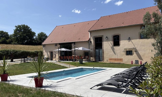 Louroux-Hodement Cottage | Spacious cottage in Auvergne with private pool for 8 guests
