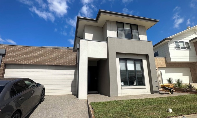Mount Duneed House | Spacious Coastal Oasis - 10 min to Torquay, 10 min to Geelong !