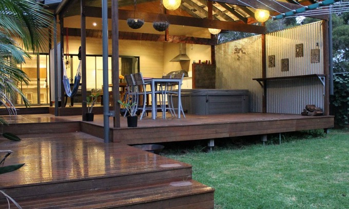 Moruya Heads House | SPACIOUS COASTAL RETREAT - pet friendly with an easy walk to beach or river