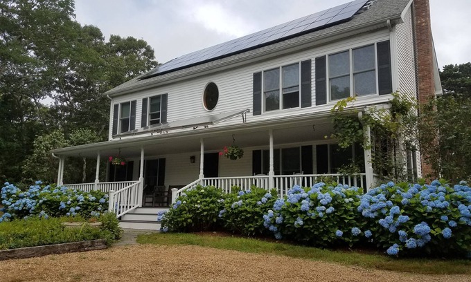 Edgartown House | Spacious colonial in great location!