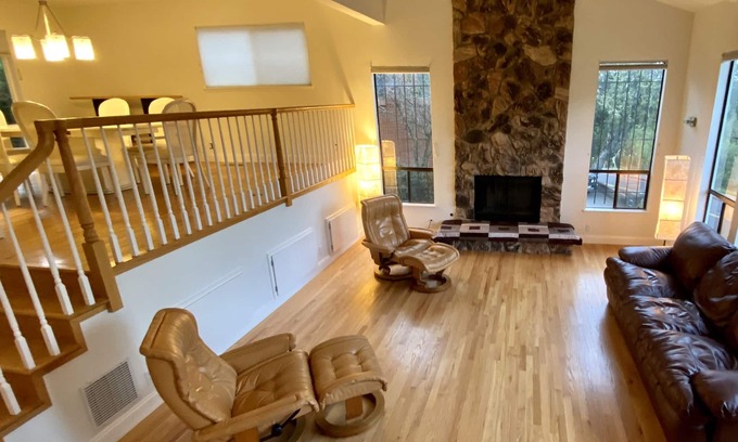 Belmont House | Spacious Comfy Renovated 4 BR 3 bath, quiet location, convenient to 101/280