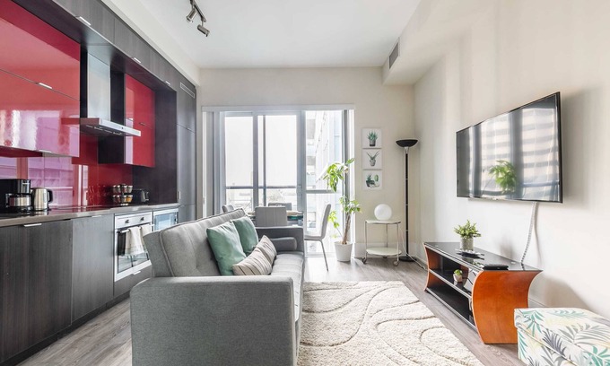 Toronto Entertainment District Condo | Spacious Condo w Stunning Views of Downtown