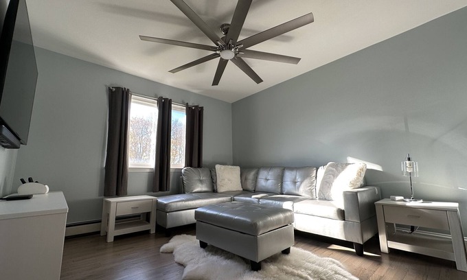 Islip House | Spacious Contractor-Renovated Studio: Your Ideal Home Away from Home