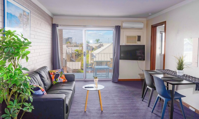 Perth Apartment | Spacious & Cosy self-contained 1 bedroom apartmentn