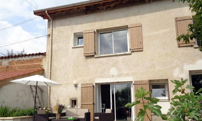 Maringes Cottage | Spacious cottage in Monts du Lyonnais with garden and terrace