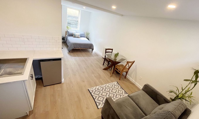 Kingston Apartment | Spacious Cozy Uptown Studio