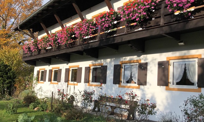 Garmisch-Partenkirchen Apartment | Spacious & sunny 3 bedroom apartment with garden