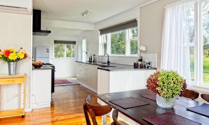 Kumeu Cottage | Spacious - Delightful - Private - Totara Cottage.