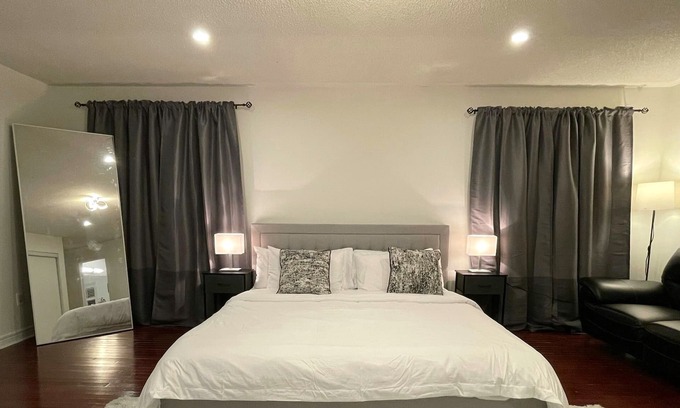 Meadowvale Village House | Spacious Detached House in Mississauga