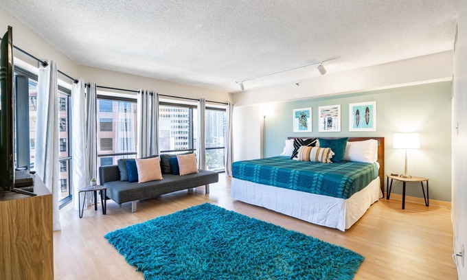 Downtown Honolulu Condo | Spacious Downtown Executive Retreat | Free Parking