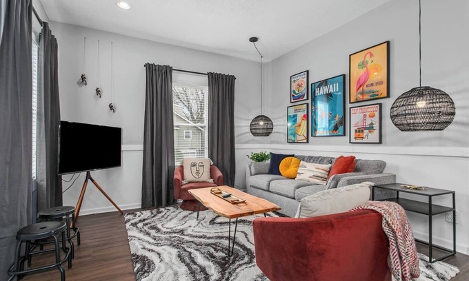 Rosedale Apartment | Spacious Duplex w/4 Bedrooms Near Food | 17&18