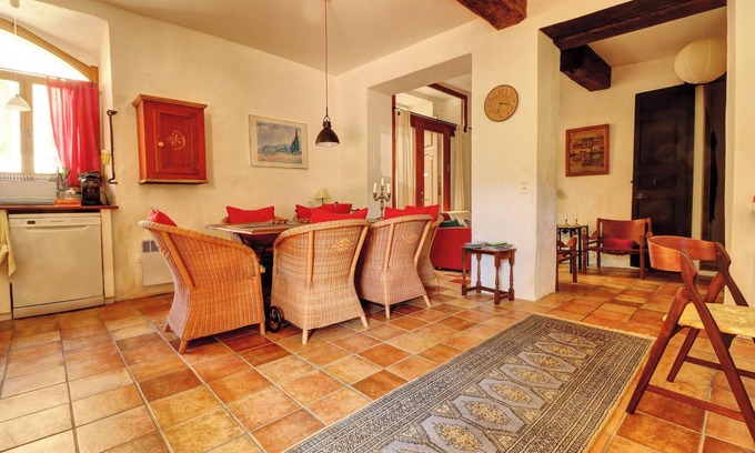 Axat Apartment | Spacious easy access ground floor flat in Axat "guest favourite" on rival site.