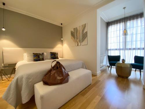Sant Gervasi Apartment | Spacious Elegant on Avenue Diagonal By MyRentalHost