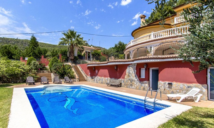 Torrelles de Llobregat Villa | Spacious, Sublime Villa just 15km to Barcelona!
