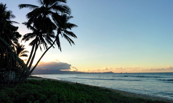 Ewa House | Spacious Ewa Beach Guesthouse On Beachfront Lot 30-day minimum.