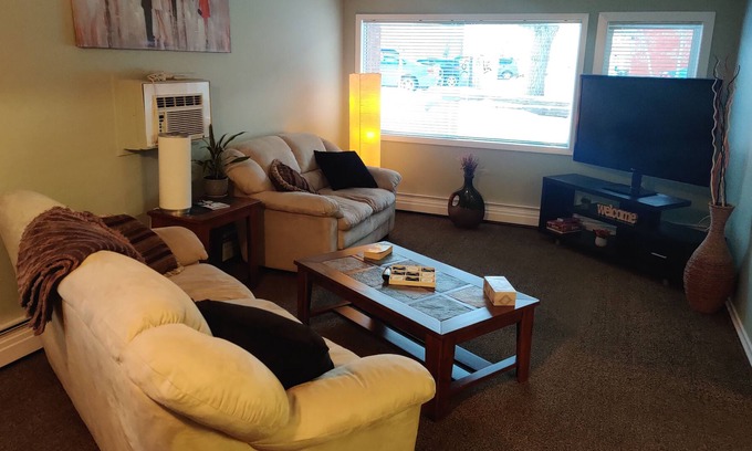 Regina Condo | Spacious Executive 1 Bedroom Condo steps away from many amenities!