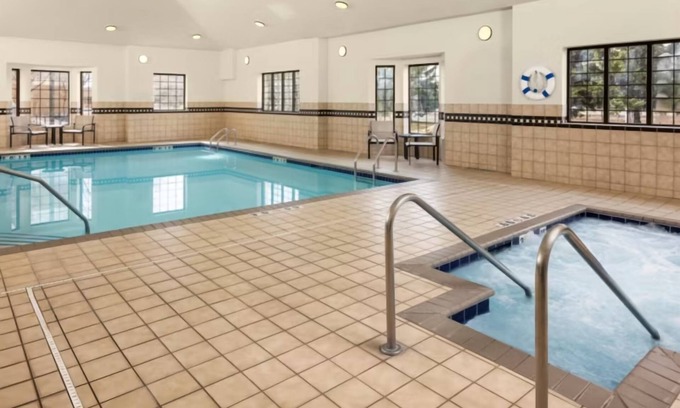West Bloomington Hotel | Spacious Extended Stay in Bloomington – Great for Families, Business & Shopping