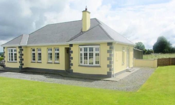Banagher House | Spacious four-bed property located in Banagher outside Birr.