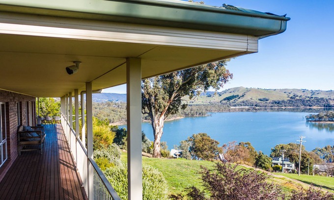 Bonnie Doon House | Spacious, family friendly home. Incredible views of lake Eildon and lake access
