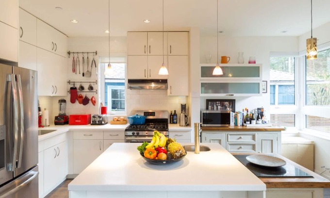 West Point Grey House | Spacious Family-Friendly Home Near UBC—Hot Tub, Sauna & A/C