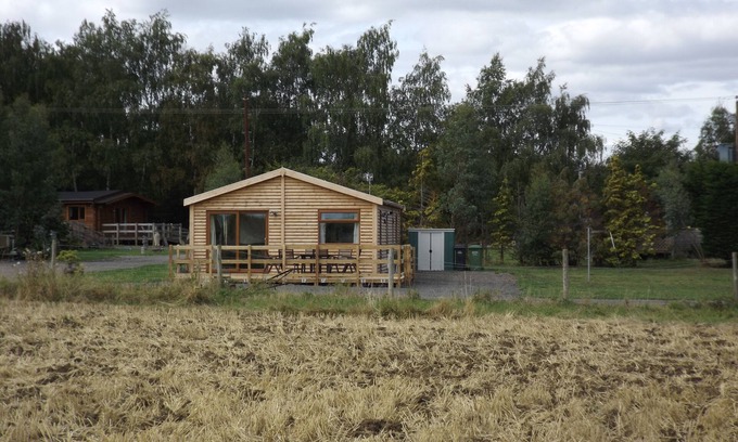 Offenham Cabin | Spacious family friendly cabin sleeps 7, open rural view, set well back off road