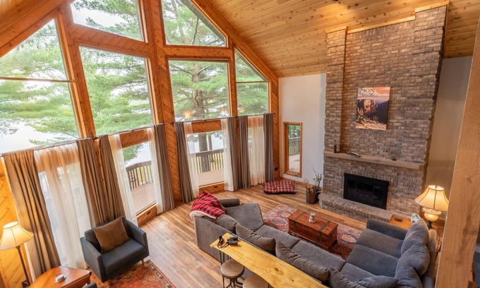 Minong House | Spacious Family Getaway with Pontoon