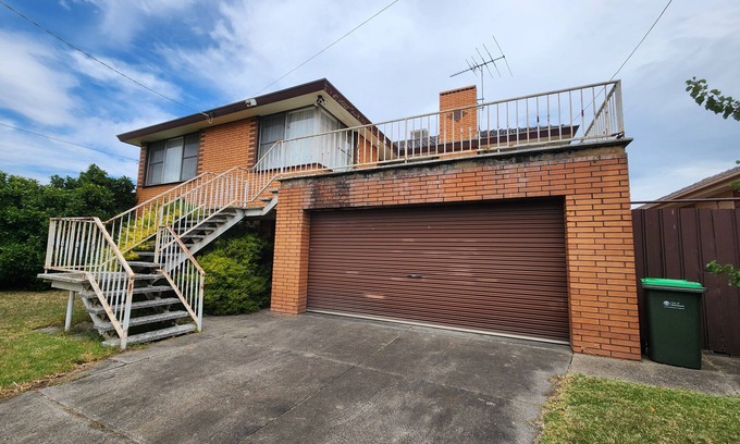 Thomastown House | Spacious Family Home in Thomastown