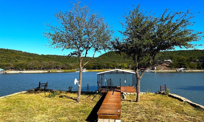 Gordon House | Spacious Family-sized Lake house on Lake Palo Pinto