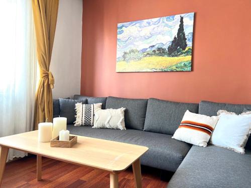 Gumussuyu Mahallesi Apartment | Spacious Flat, 4BR, 4ACs, 3 min walk from Taksim