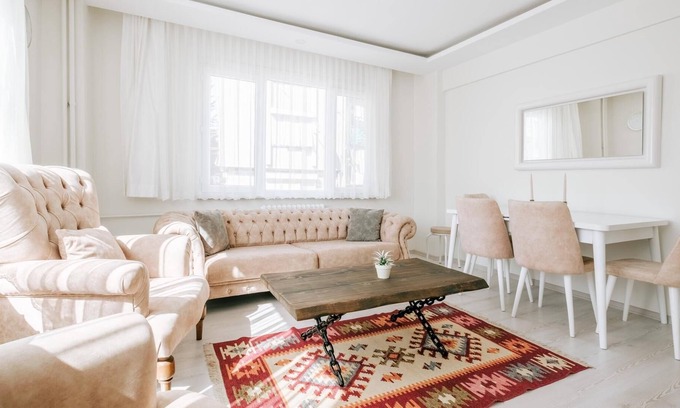 Uskudar Apartment | Spacious Flat w Balcony 9 min to Uskudar Coast