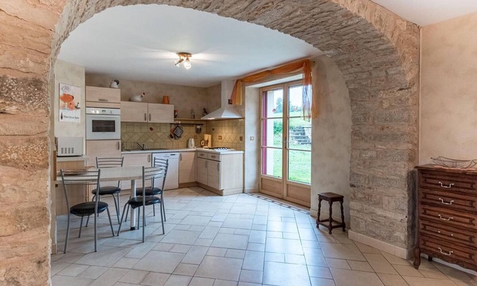 Dampierre-sur-Linotte Cottage | Spacious house near Vesoul with fireplace, ideal for families