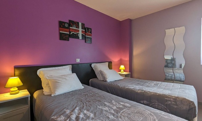 Neuvy-Saint-Sepulchre Bed & Breakfast | Spacious Room with Private Bath, Shared Kitchen, and Breakfast Included in Neuvy-Saint-Sépulchre