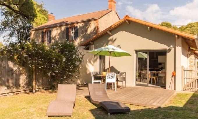 Saint-Brevin-les-Pins Cottage | Spacious Eco-friendly Cottage, 2 km from the Ocean, with Garden, Terrace, and Modern Amenities