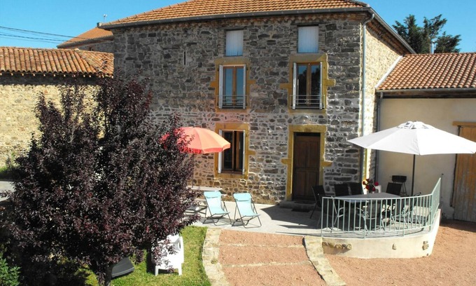 Saint-Paul-de-Vezelin Cottage | Spacious cottage with fireplace and WiFi - Pets allowed