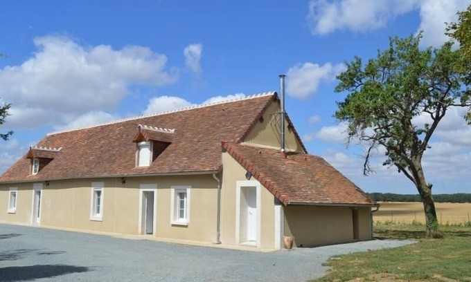 Saint-Pierre-de-Lamps Cottage | Spacious Country House for 12 with Large Garden near Levroux and Beauval Zoo