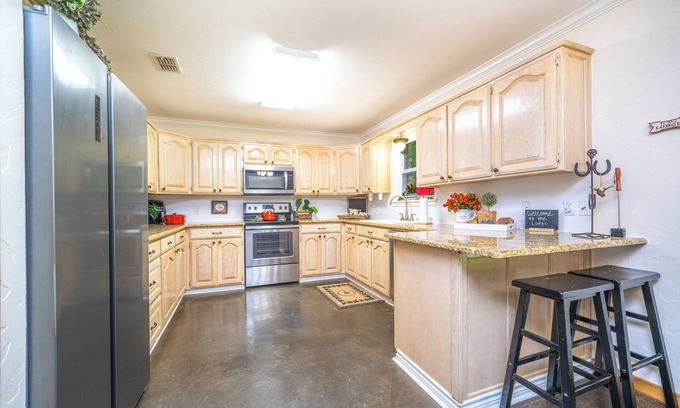 Gilmer Cabin | Spacious Full-Size Home with great East Texas views.