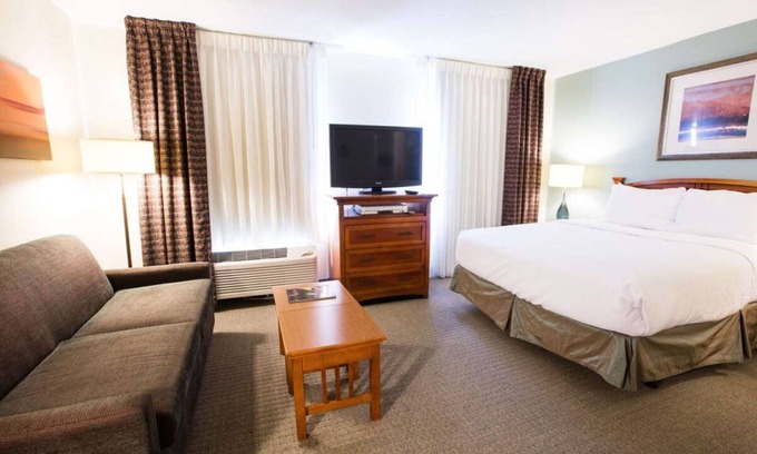 Gateway Hotel | Spacious Good-Value Accommodation! Close to Walnut Creek Greenbelt, w/Pool!