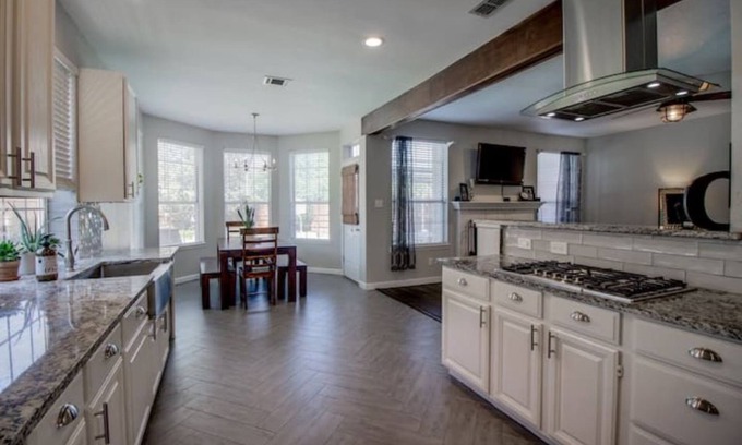 Plano House | Spacious Gorgeous Home With Year Round Pool Oasis
