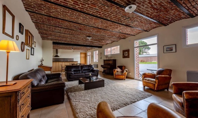 Haucourt House | Spacious guest house with closed courtyards and garden