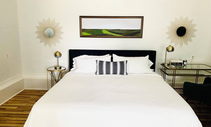 Weatherford Cottage | Spacious guesthouse located in the heart of Weatherford.