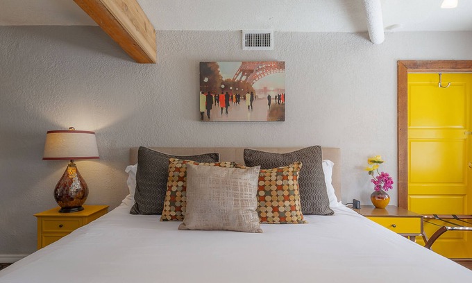 Seminole Heights House | Spacious Guesthouse W/chic Decor & Spiral Stairs