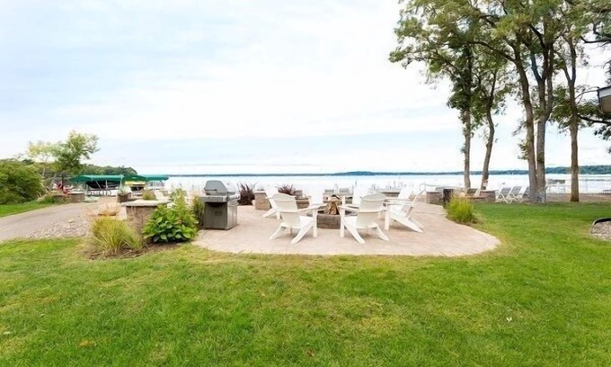 Nisswa Condo | Spacious Gull Lake Beach Condo, Lake Access and Fire pit