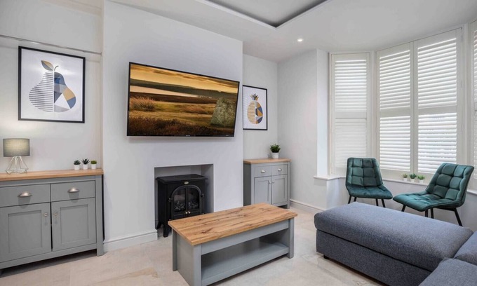 Woodseats House | Spacious, High Spec & Modern