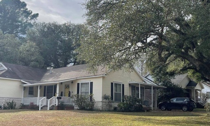 Springhill House | Spacious Historic 1940's Restored Home