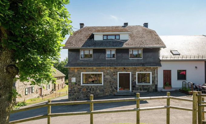 Amel House | Spacious holiday home with large garden