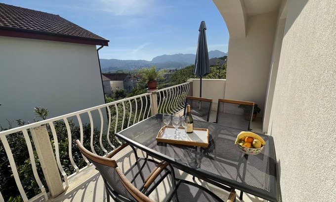 Srebreno Apartment | Spacious Holiday Residence Zvono - 8 minutes from the beach