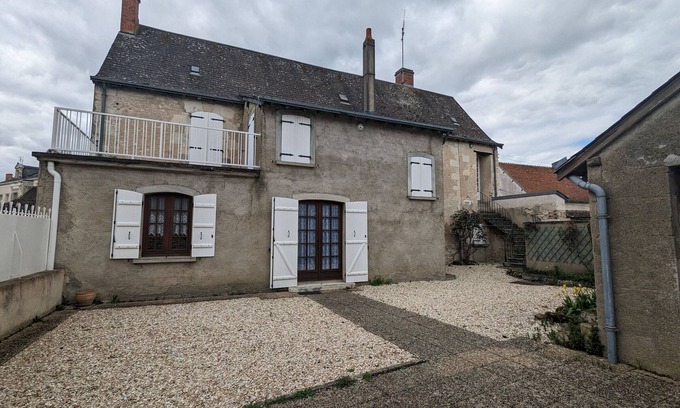 Mezieres-en-Brenne Cottage | Spacious Home with Courtyard, Near Nature Park, 10 mins to Bellebouche, Fireplace, Garage